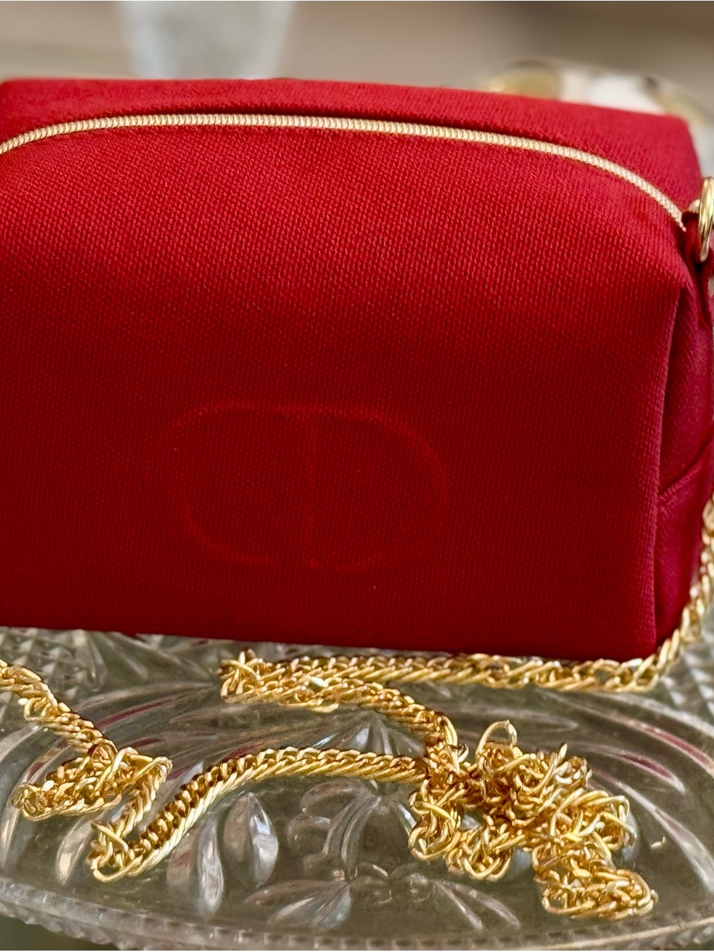 DIOR Beautiful Red Cosmetic Bag with stunning Gold Chain Attached Crossbody - Picture 10 of 16
